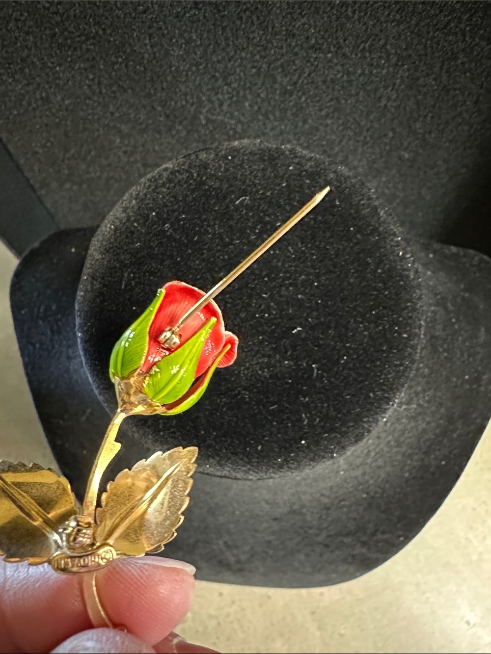 Vintage Giovanni Red Enamel Rosebud Brooch with Green Leaves - Picture 7 of 9